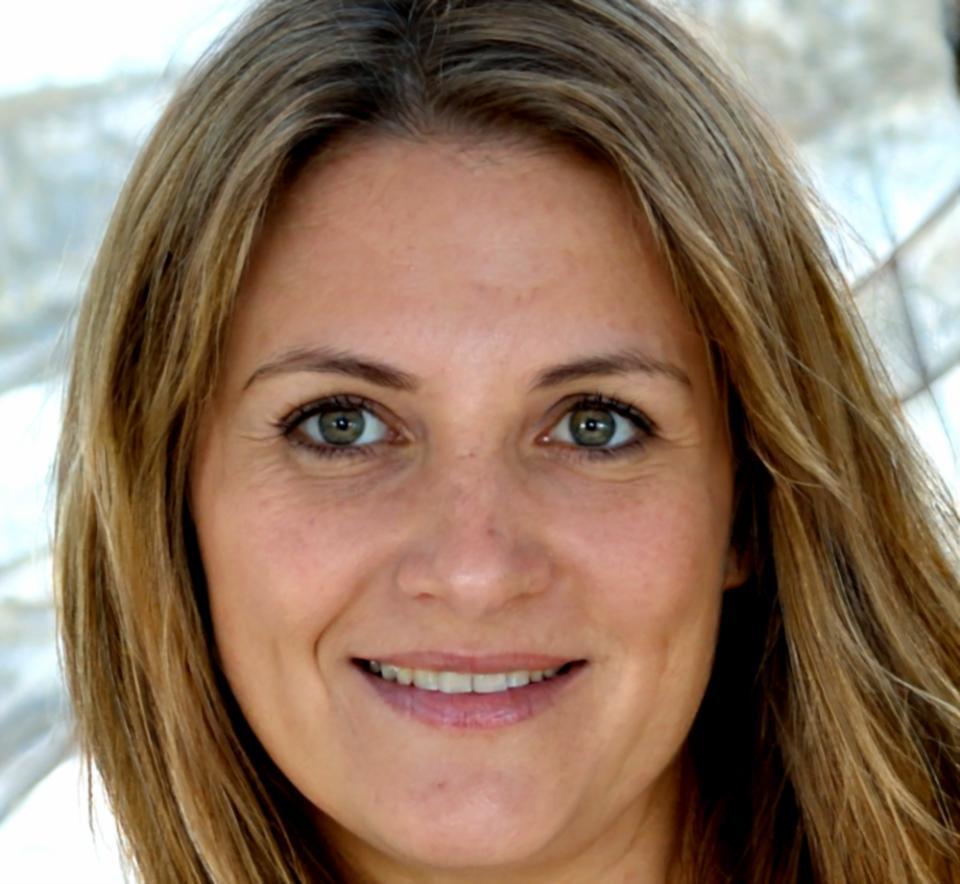 Instructora especialista en análisis financiero